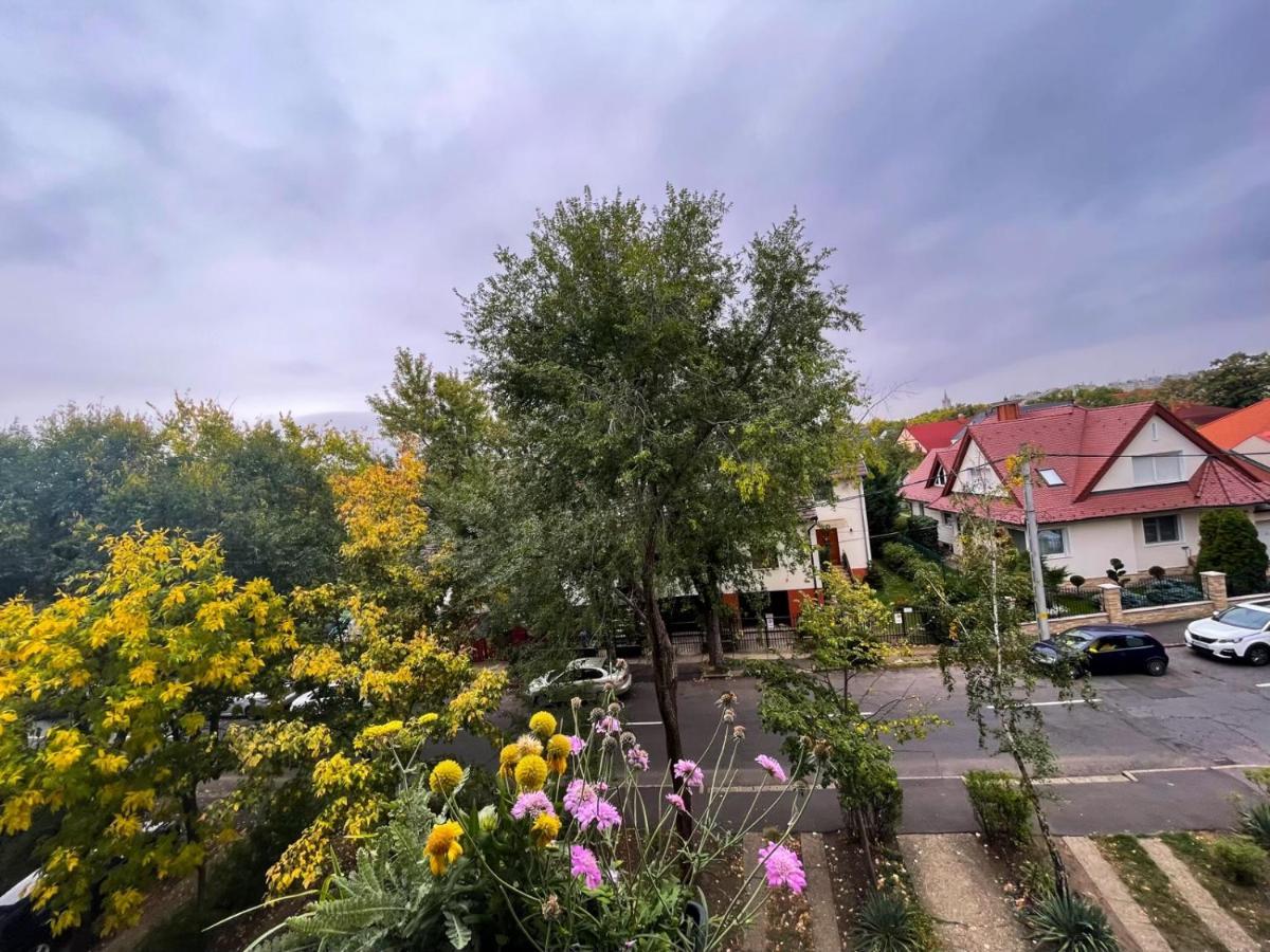 Greatforest Rosehill 1 Apartman เดเบรตเซน ภายนอก รูปภาพ