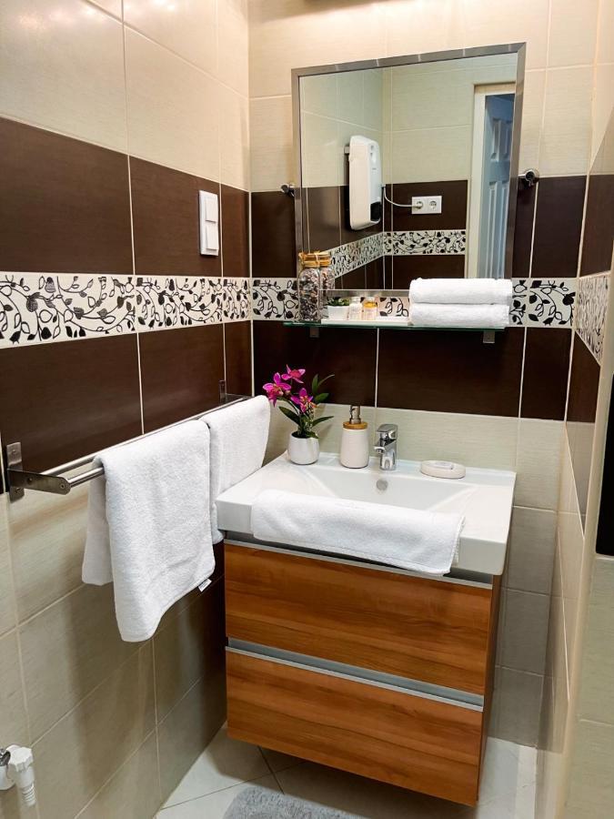 Greatforest Rosehill 1 Apartman เดเบรตเซน ภายนอก รูปภาพ